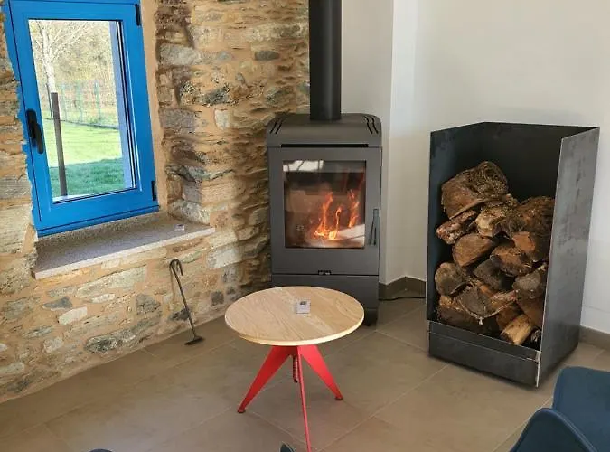 A Casa Do Lado * Melide